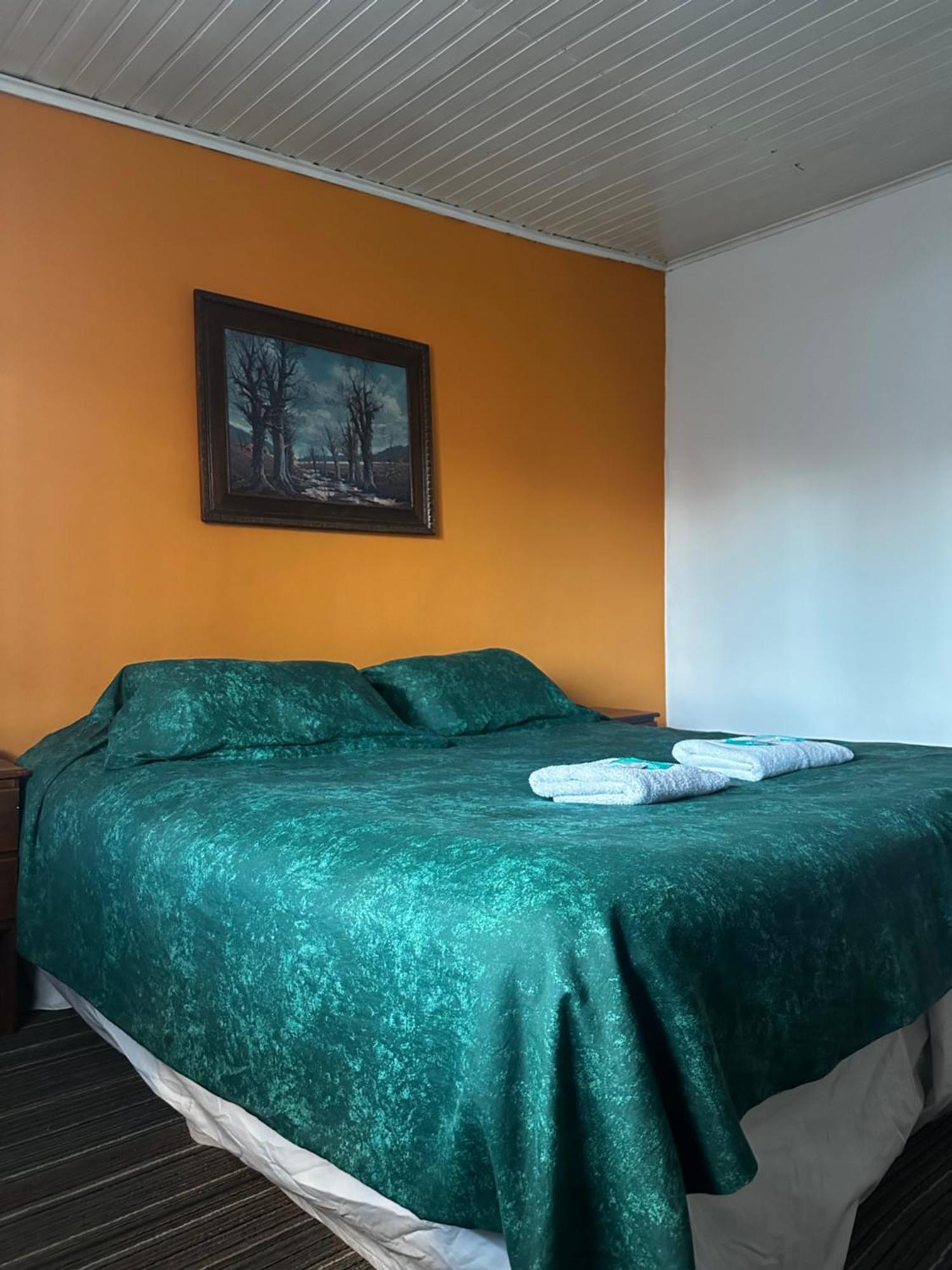 Отель Amancay, Hostal Patagonico Эль-Калафате Экстерьер фото