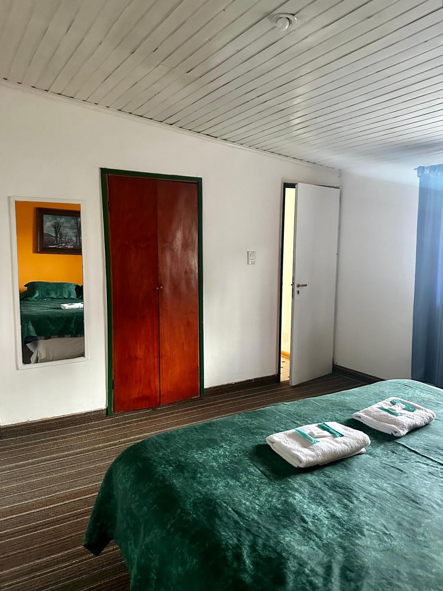 Отель Amancay, Hostal Patagonico Эль-Калафате Экстерьер фото