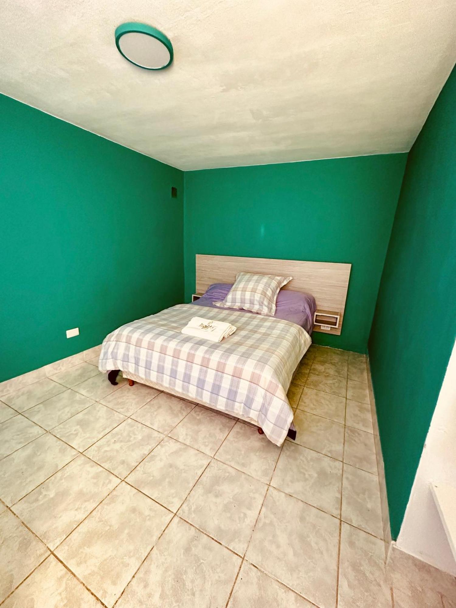 Отель Amancay, Hostal Patagonico Эль-Калафате Экстерьер фото